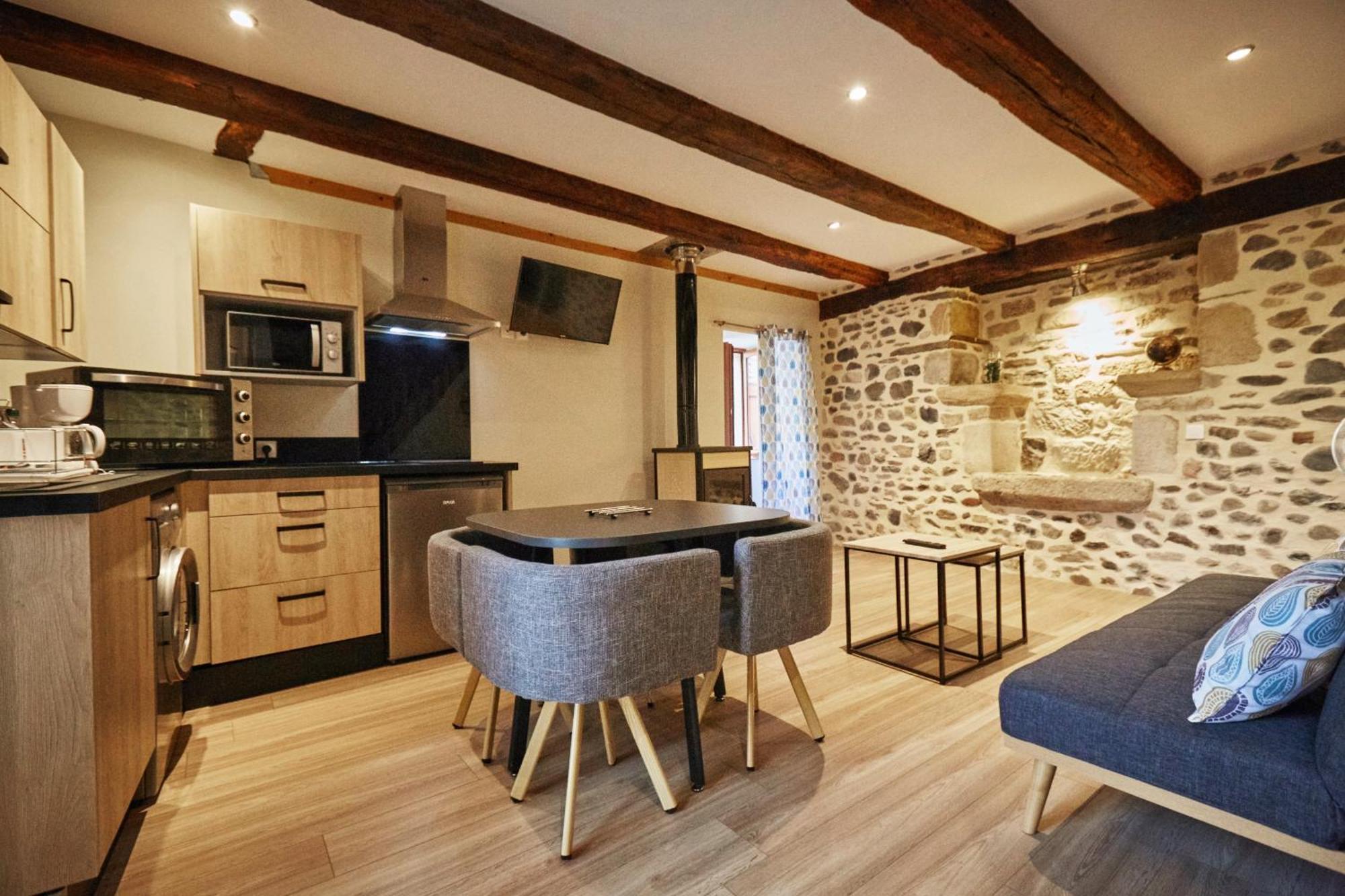 Jolie maison deux chambres et canapé-lit #au cœur du village# Sainte-Eulalie-d'Olt Extérieur photo