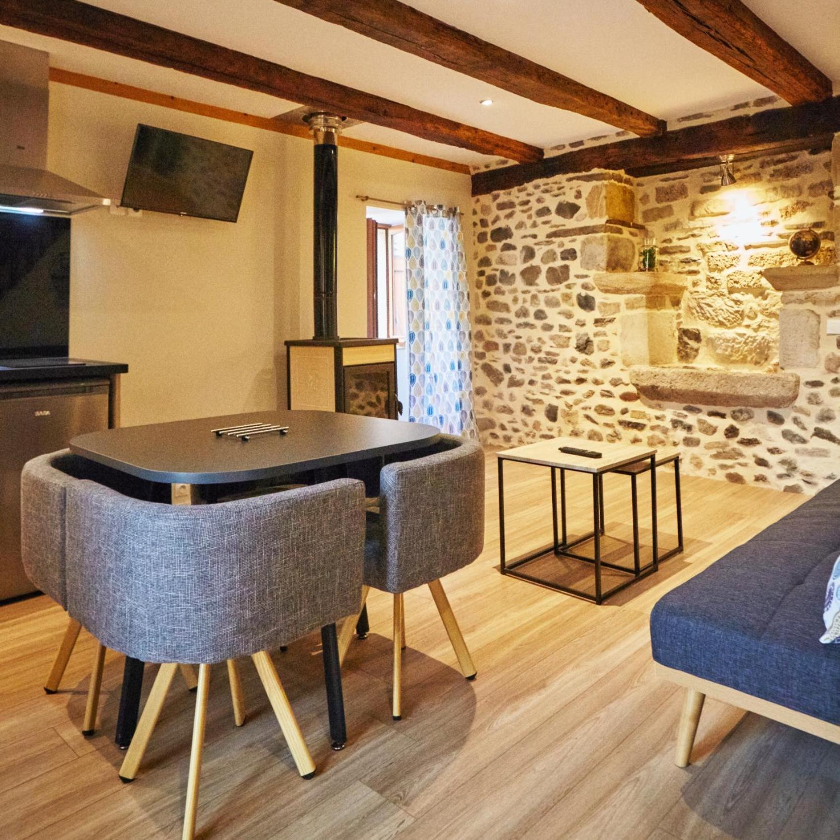 Jolie maison deux chambres et canapé-lit #au cœur du village# Sainte-Eulalie-d'Olt Extérieur photo