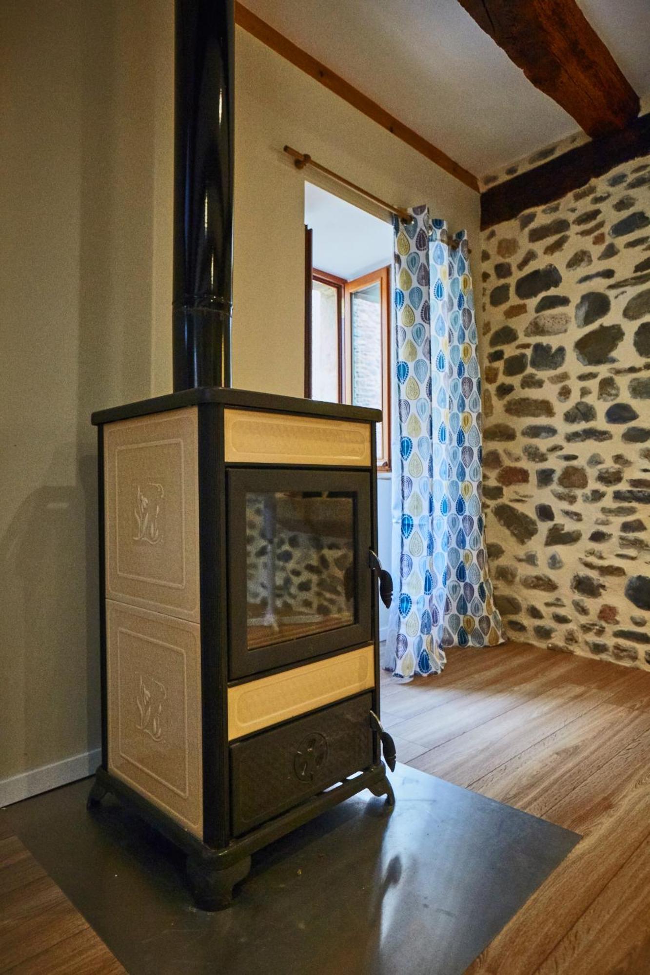 Jolie maison deux chambres et canapé-lit #au cœur du village# Sainte-Eulalie-d'Olt Extérieur photo